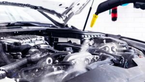 LIMPIEZA DE MOTOR DE COCHE EN LLEIDA